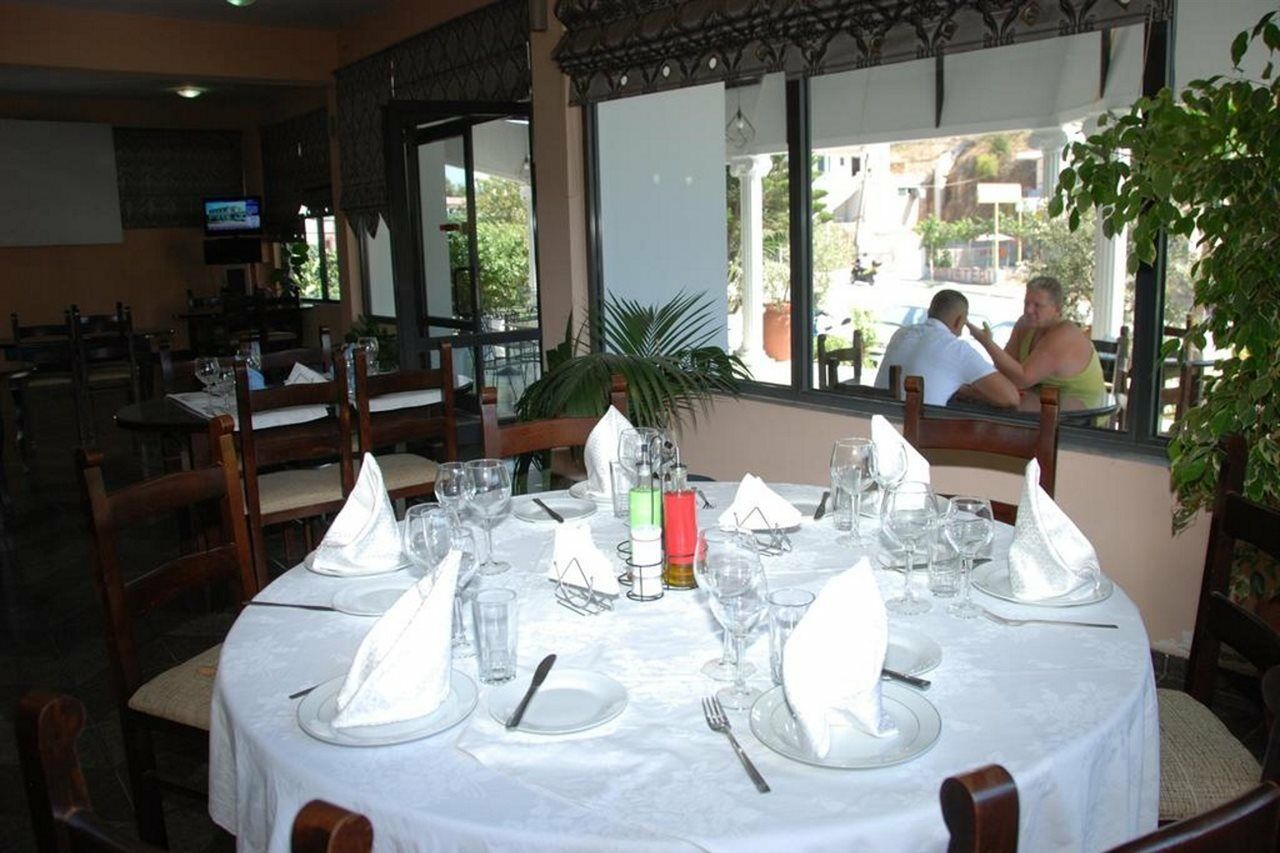 Hotel Freskia Saranda Extérieur photo